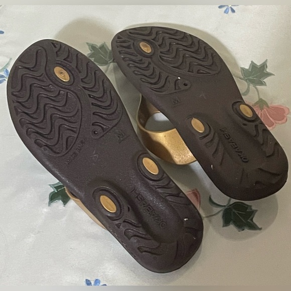 Okabashi Gold Thong Sandals - Picture 7 of 7